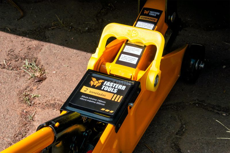 Macaco-Hidraulico-Jacare-02-Ton-C-Maleta-Fasterr-Fst070.jpg