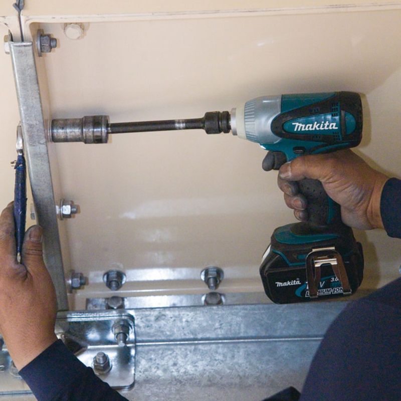 Chave-de-Impacto-12-a-Bateria-18V-Makita-DTW251Z-P-2.jpg