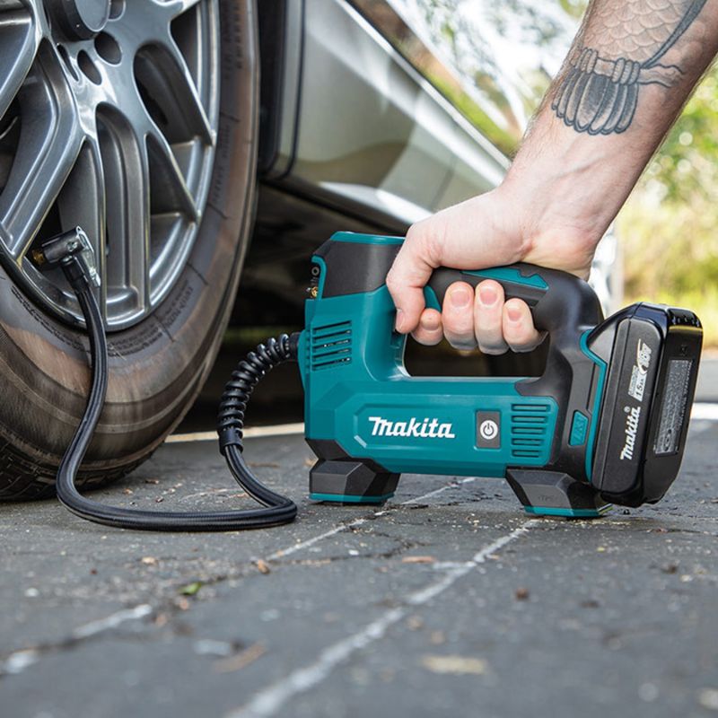 Compressor-Portatil-a-Bateria-18V-Makita-DMP180Z-2.jpg