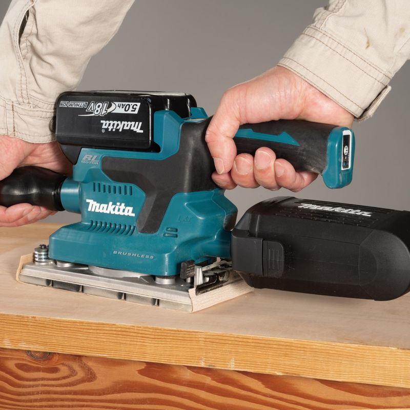 Lixadeira-Orbital-a-Bateria-Makita-DBO381Z-18V-2.jpg