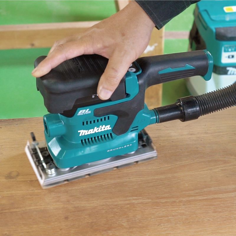 Lixadeira-Orbital-a-Bateria-Makita-DBO381Z-18V-3.jpg