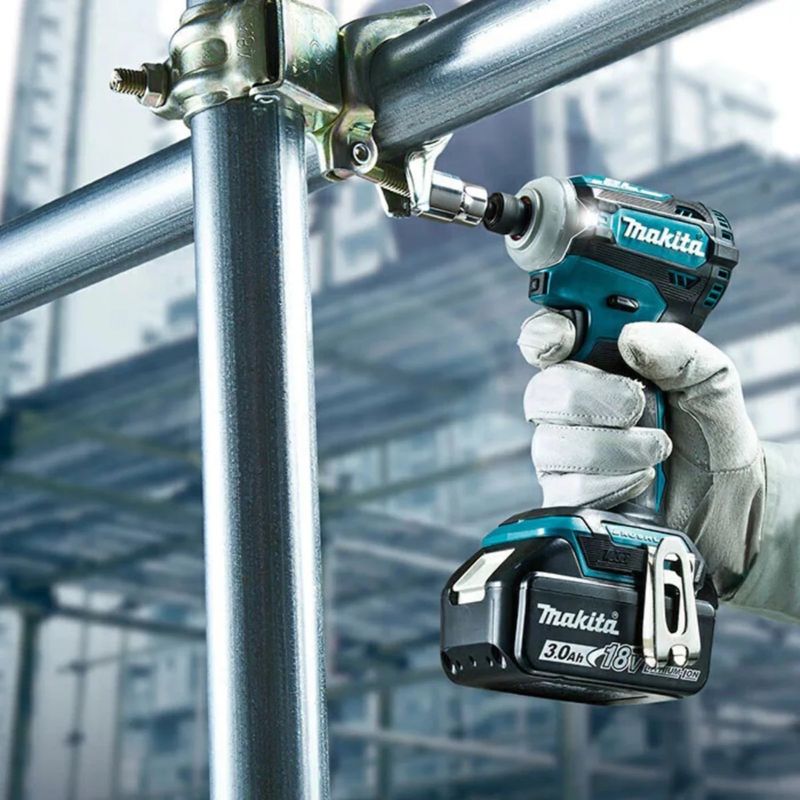 Parafusadeira-de-Impacto-a-Bateria-Makita-DTD171ZJ-18V3.jpg