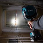 Lanterna-LED-a-Bateria-18V-Makita-DML812-3.jpg