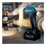 Lanterna-LED-a-Bateria-40V-Makita-ML001G-4.jpg