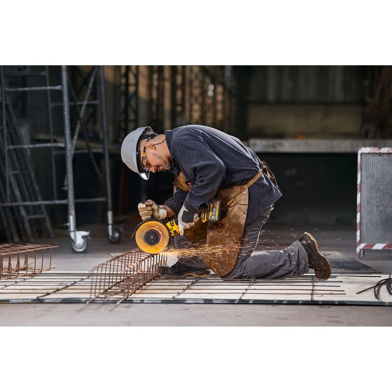 Disco de Corte Inox 7 HP2 DEWALT DW84705 2.jpg